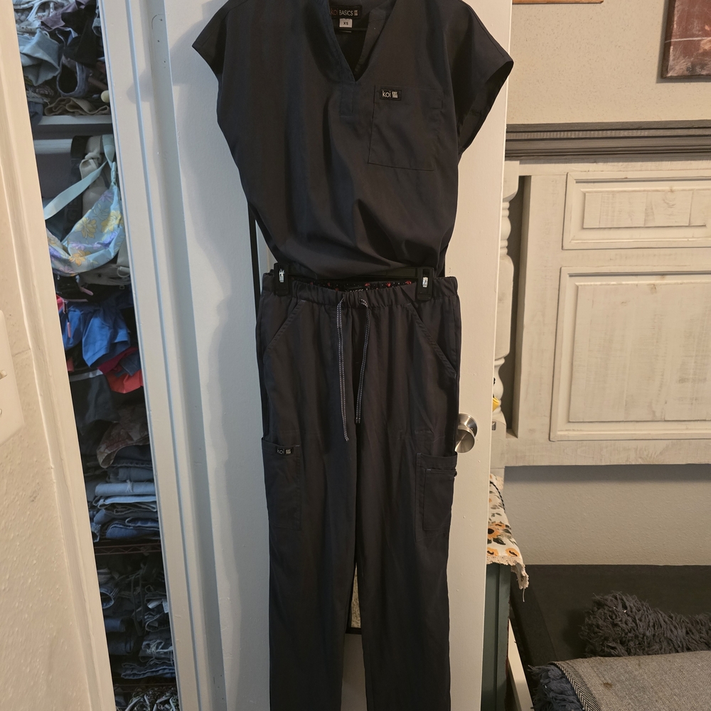 5 Scrub Sets - image 5